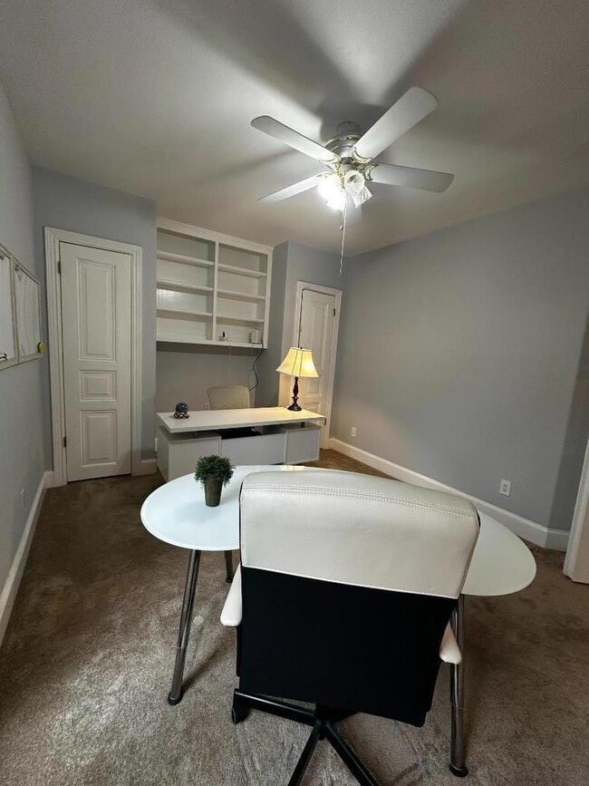 Foto del edificio - 4824 Longcove Dr