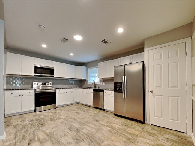 Foto del edificio - 4315 Hirschfield Rd