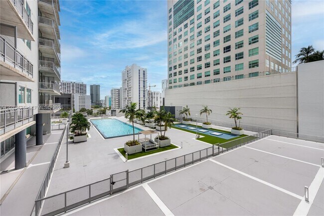 Foto del edificio - 690 SW 1st Ct