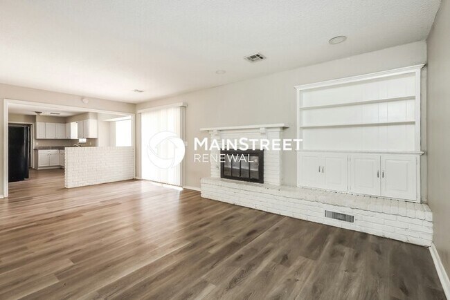 Foto del edificio - 4 Bedroom Pet-Friendly Home in Oklahoma City, OK with Main Street Renewal