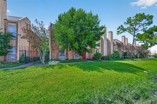 Foto del edificio - 3303 W Greenridge Dr
