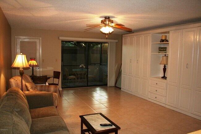 Foto del edificio - 632 Summer Pl