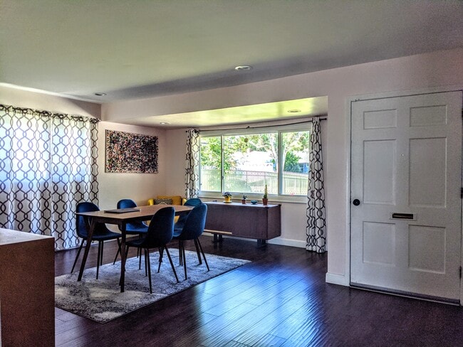 Foto del edificio - 6532 Gross Ave