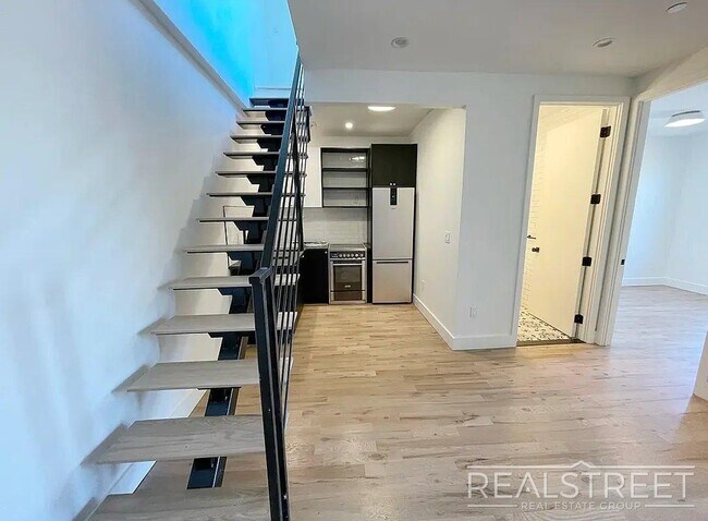 Foto del edificio - Brand New 3BR/2BA Duplex with Private Roof Terrace | Sunlit & Pet-Friendly