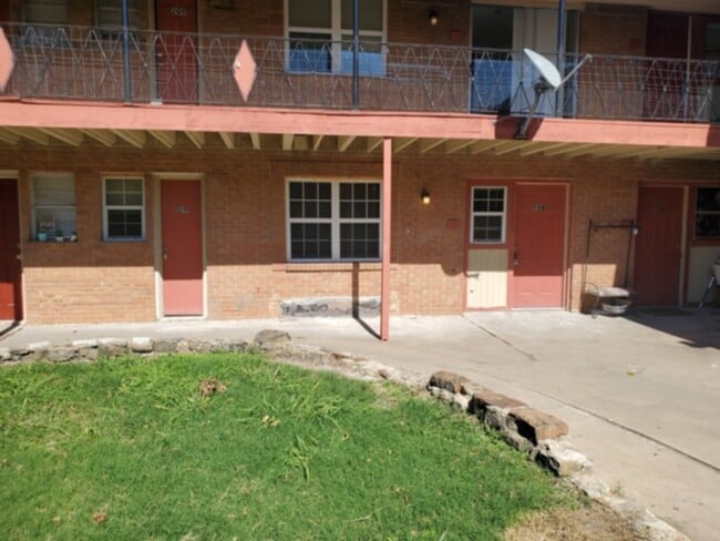 Building Photo - 5106 Live Oak St