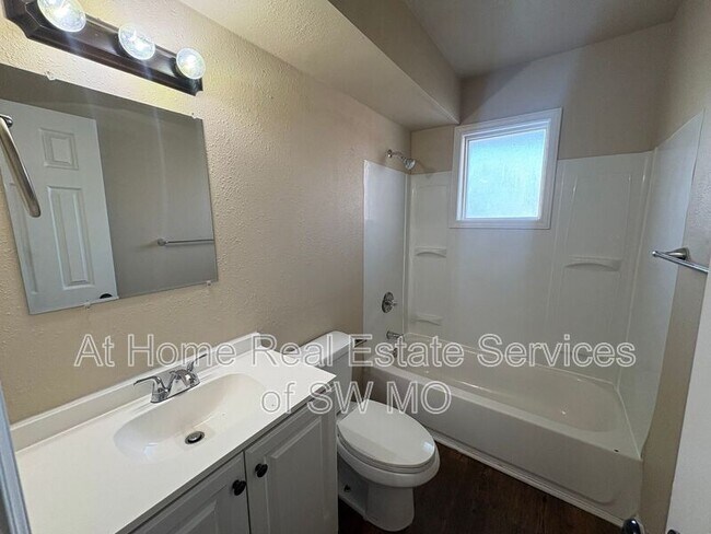 Foto del edificio - 1400 S Campbell Ave