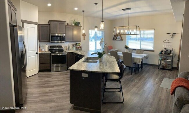 Foto del edificio - 6433 N Idlewood Dr