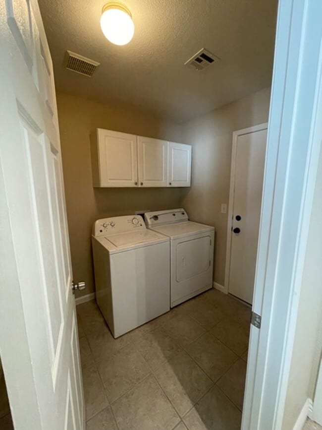 Building Photo - 5227 Joshua Jose St