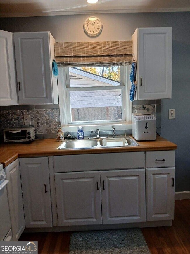 Foto del edificio - 1385 Linkwood Ln