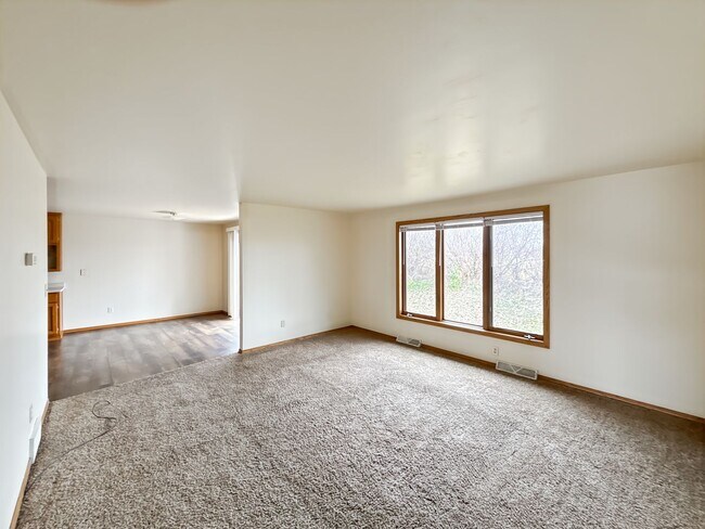 Foto del edificio - 3 Bed 2.5 Bath Executive Duplex in DePere