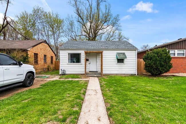 Building Photo - 2 bedroom home