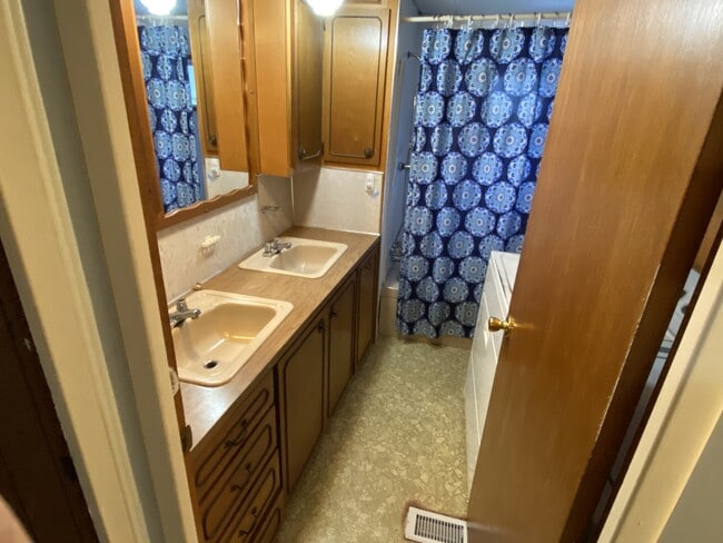 Building Photo - 40 Highland Ave