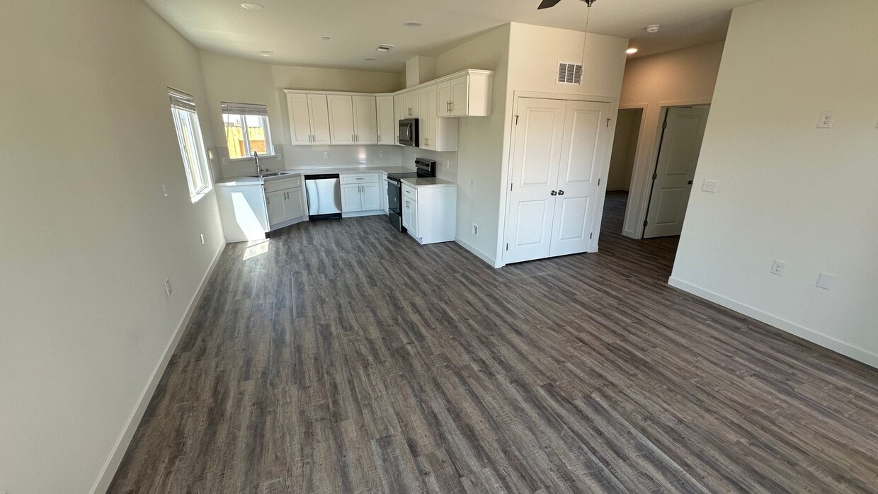Primary Photo - Coyote Run Duplexes 6000