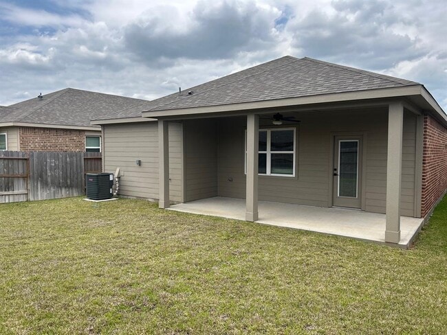 Building Photo - 910 Whispering Winds Dr