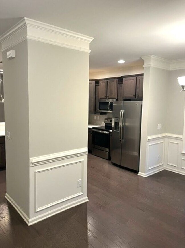 Building Photo - Beautiful 2 Bedroom 2.5 Bath Townhome Avai...