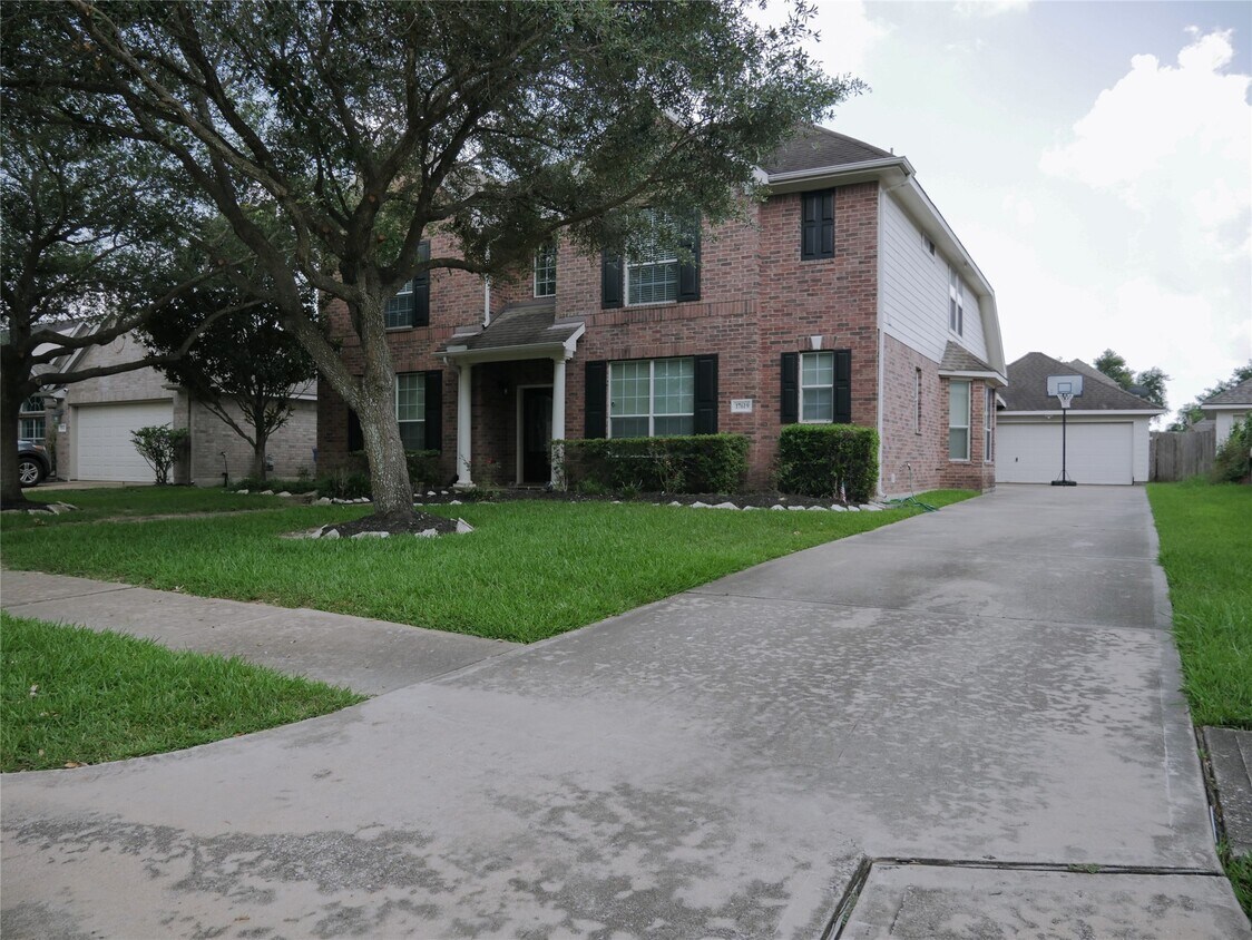 Foto del edificio - 17619 Emerald Garden Ln