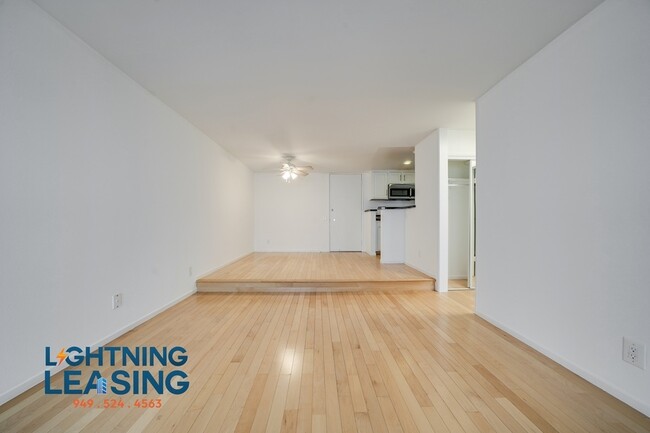 Building Photo - Fantastic 1-Bedroom in Santa Monica – Cozy...