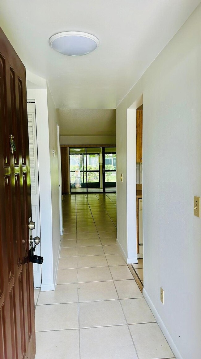 Building Photo - 3377 Lucerne Park Dr