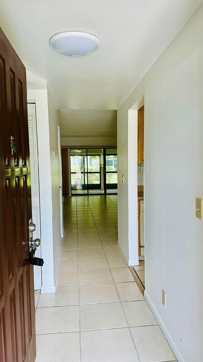 Foto del edificio - 3377 Lucerne Park Dr