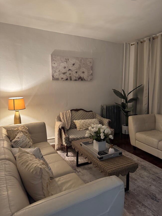 Living room - 5409 Walnut St