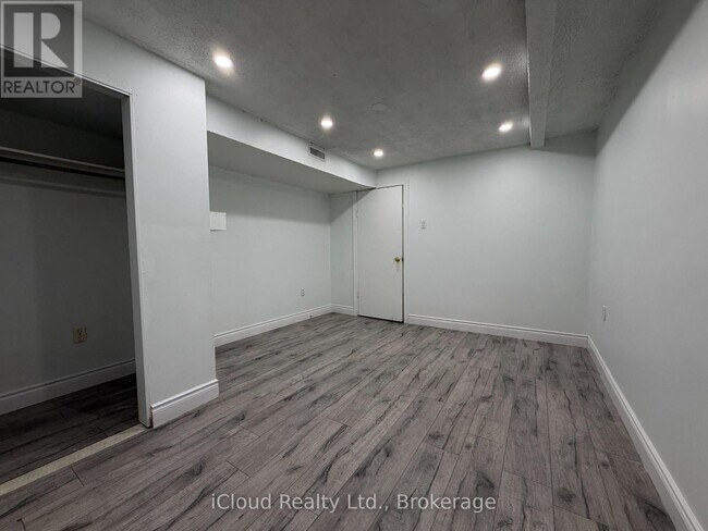 Building Photo - 41 Manitou Crescent