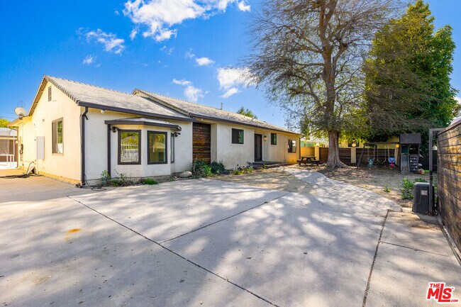 Building Photo - 6922 Whitaker Ave