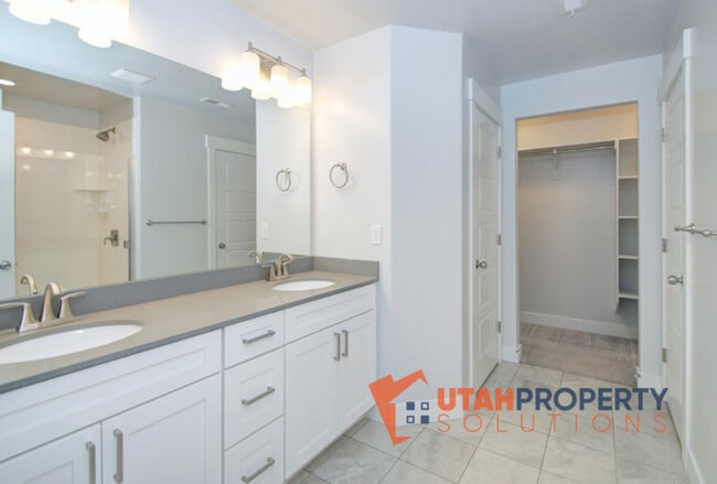 Foto del edificio - 1734 W Newcastle Ln