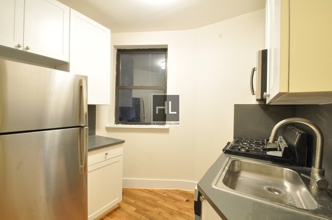 Foto del edificio - 414 W 49th St