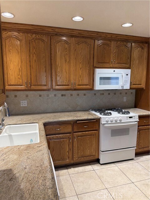 Building Photo - 15841 Rollins Ln