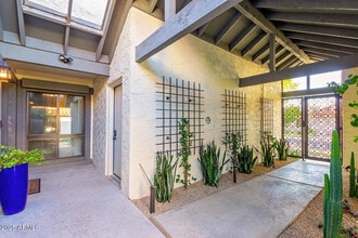 Building Photo - 5822 N Scottsdale Rd