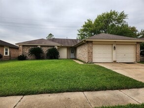 Building Photo - 2715 Sunbird Dr