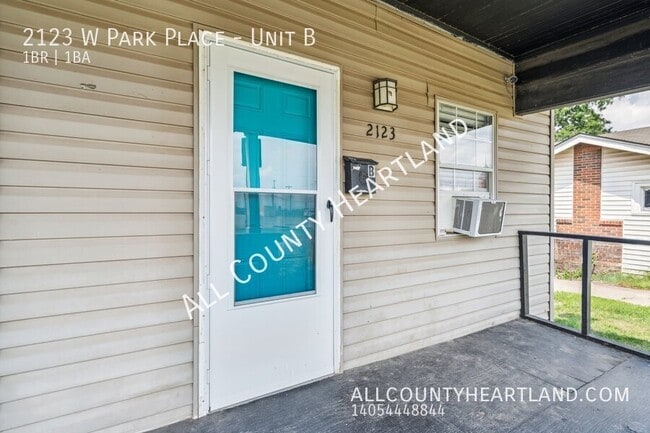 Building Photo - 2123 W Park Pl