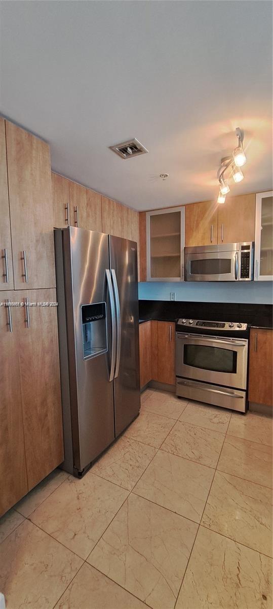 Foto del edificio - 7900 Harbor Island Dr