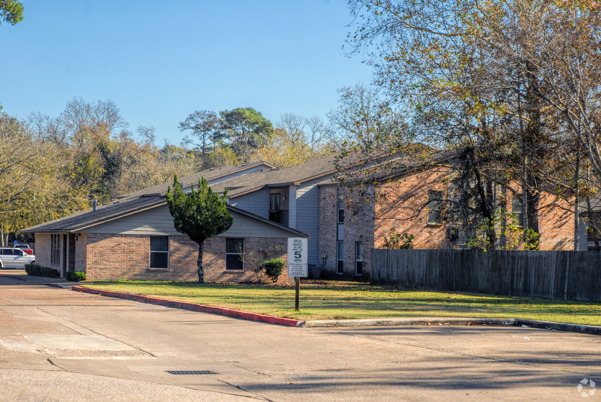 Primary Photo - Cedar Ridge Apartments