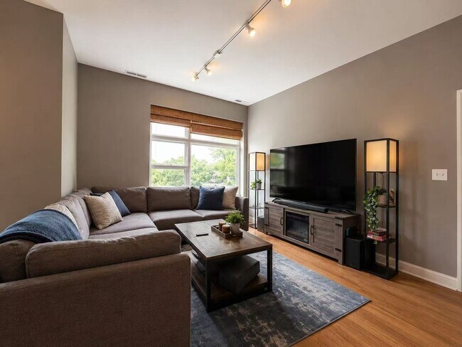 Foto del edificio - 3741 N Wolcott Ave