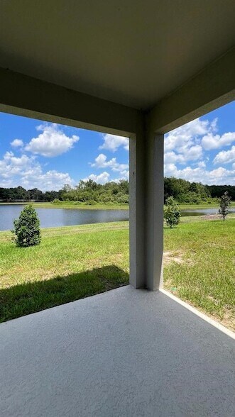Foto del edificio - 4027 Ambrose Ave