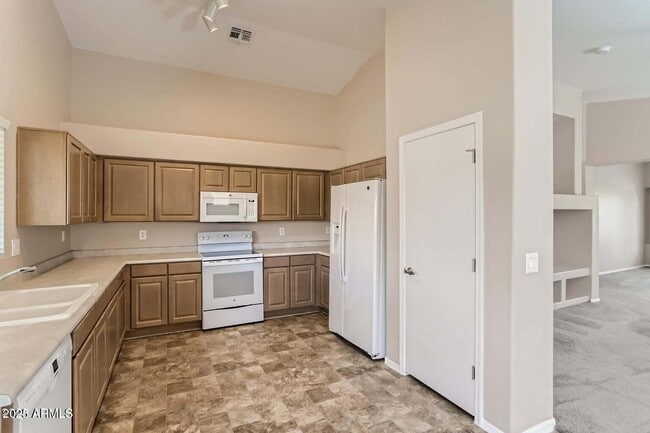 Building Photo - 6038 N Almanza Ln