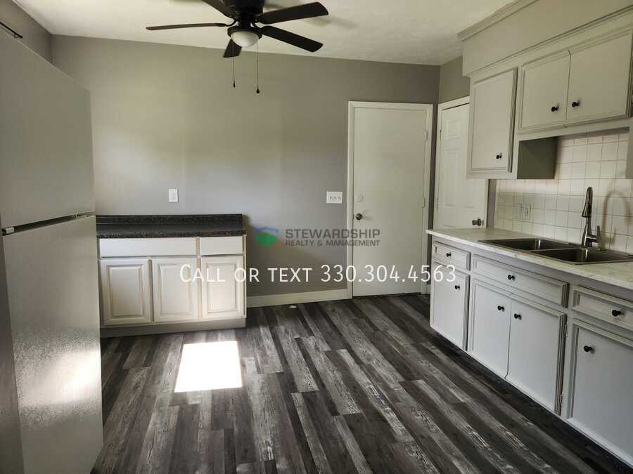 Primary Photo - 15257 Lincoln Way W
