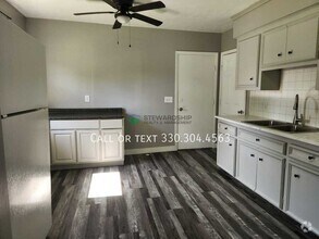 Building Photo - 15257 Lincoln Way W