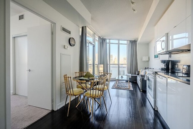 Photo du bâtiment - 21 Iceboat Terr