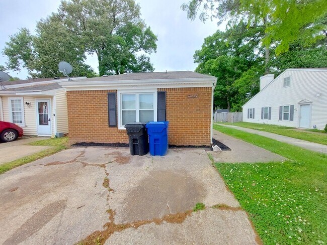 Foto del edificio - Beautiful Virginia Beach TownHome | 3BR, 2BA