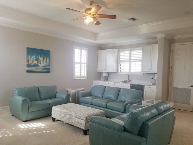 Building Photo - Booked JFMA 2024 Gorgeous pool home in Sar...