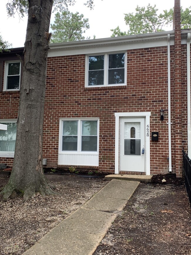 6628 Stoney Point N Townhouse House for Rent in Norfolk, VA
