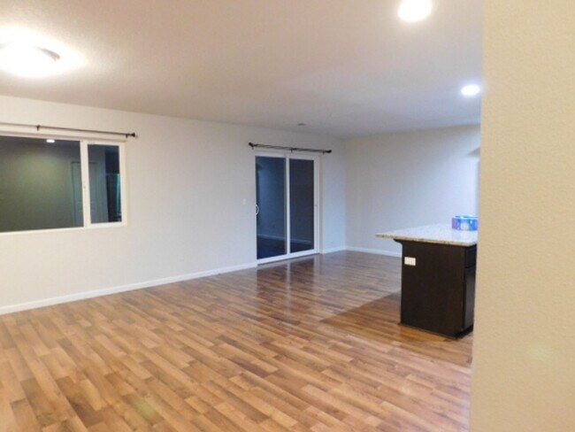 Foto del edificio - 4Bd/2.5Ba Two Story Home - Available Soon!