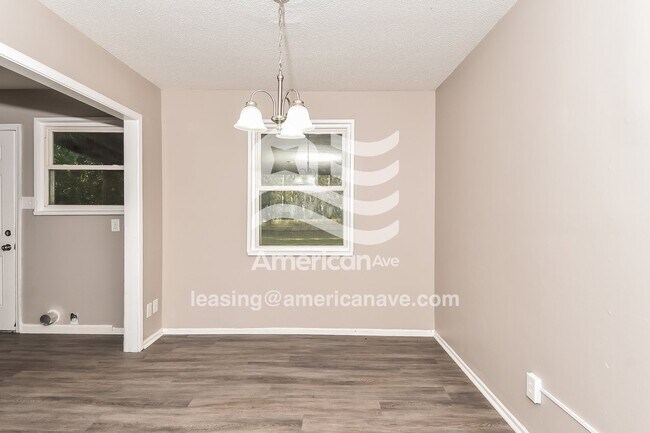 Building Photo - 1118 Aldrich St NE
