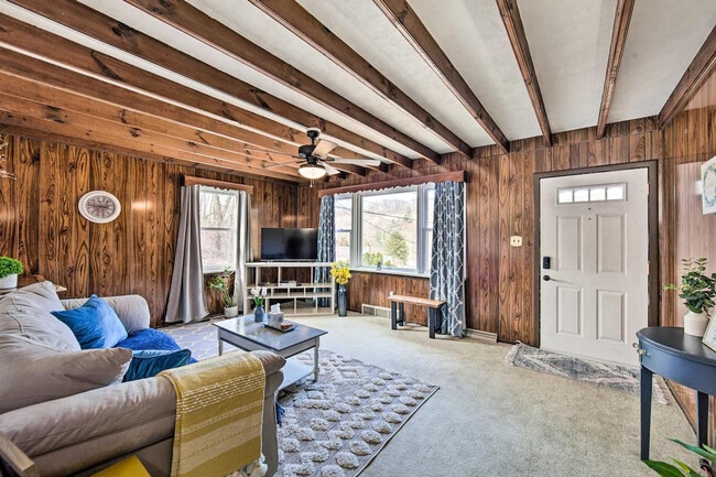 Building Photo - 20 Hill Ln