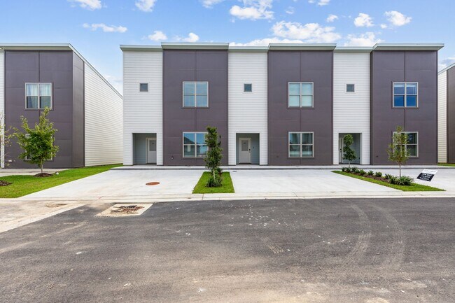 Building Photo - 203 Firethorn Dr