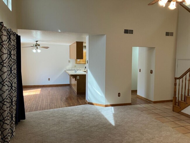 Foto del edificio - 1725 Branchwood Cir