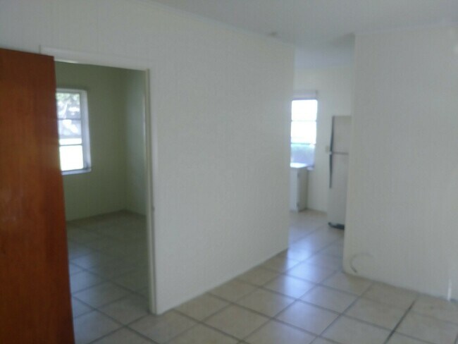 Foto del edificio - 2424 S Lake Letta Dr