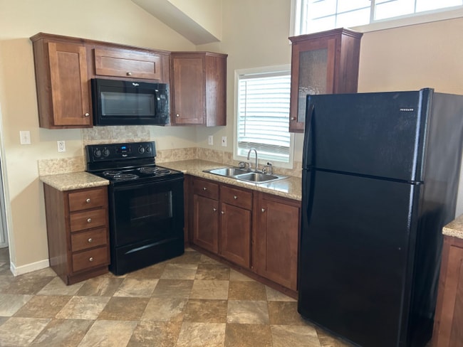 Foto del edificio - 2211 Ashberry Ave